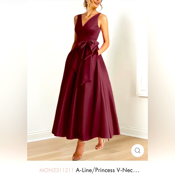 NWT A-Line/Princess V-Neck Dress - Picture 1 of 8